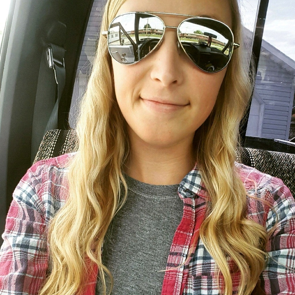 Meet your Posher, Brooke